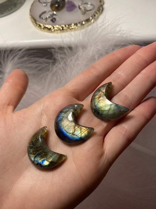 Luna in Labradorite